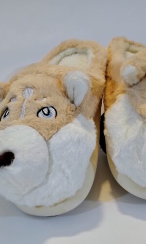 pantuflas-plush-mujer-lobo-beige