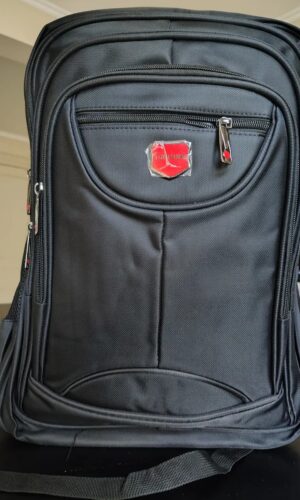 mochila irun con puerto usb antirrobo ideal para estudiantes