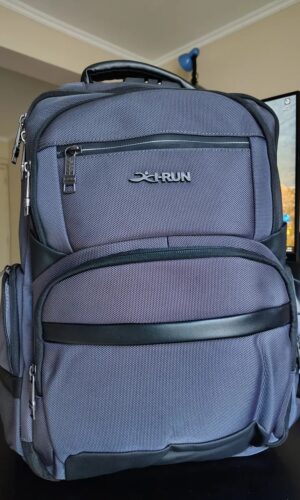 Mochila IRUN con USB y sistema antirrobo para universitarios resistente