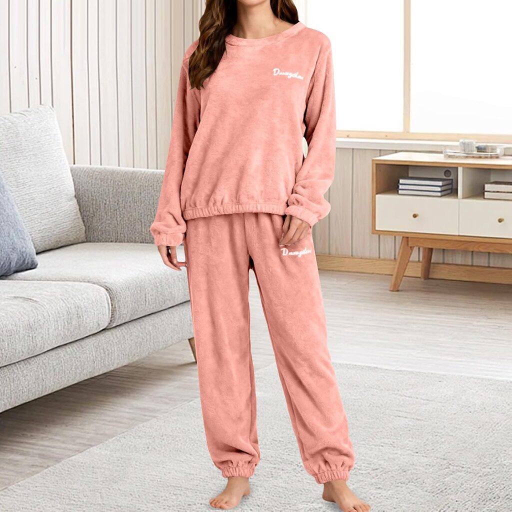 Pijama de plush o polar para mujer en varios colores